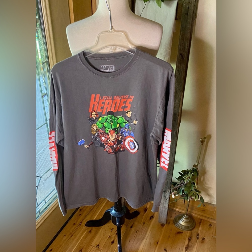 🌟Marvel Avengers "I Still Believe in Heroes" Graphic Long Sleeve Tee🌟